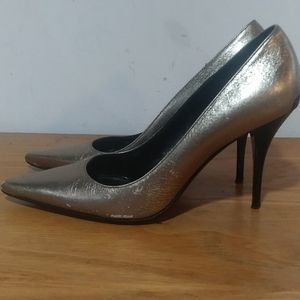 Burberry gold heels size 7